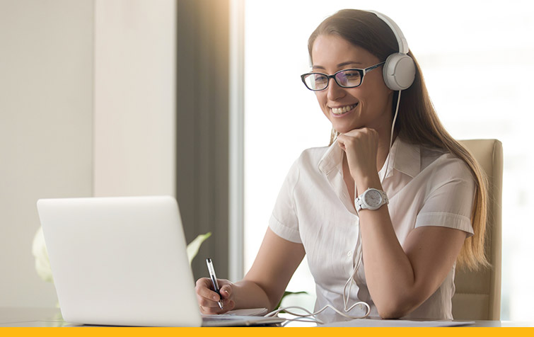 girl-watching-webinar-promega